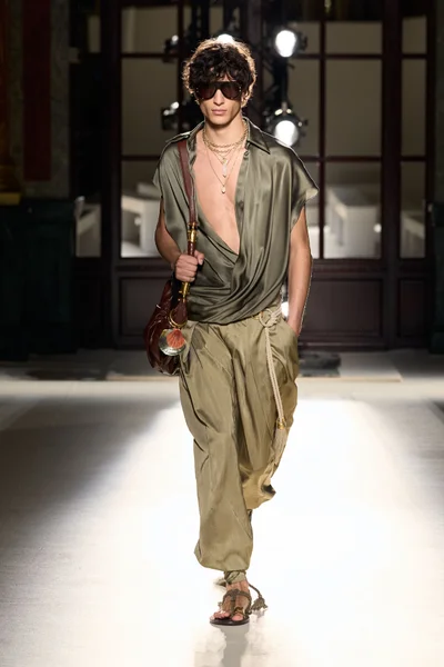 Look 1